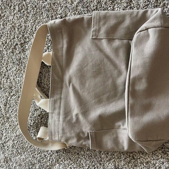 Cloth tote bag with straps and zippers - Picture 4 of 5